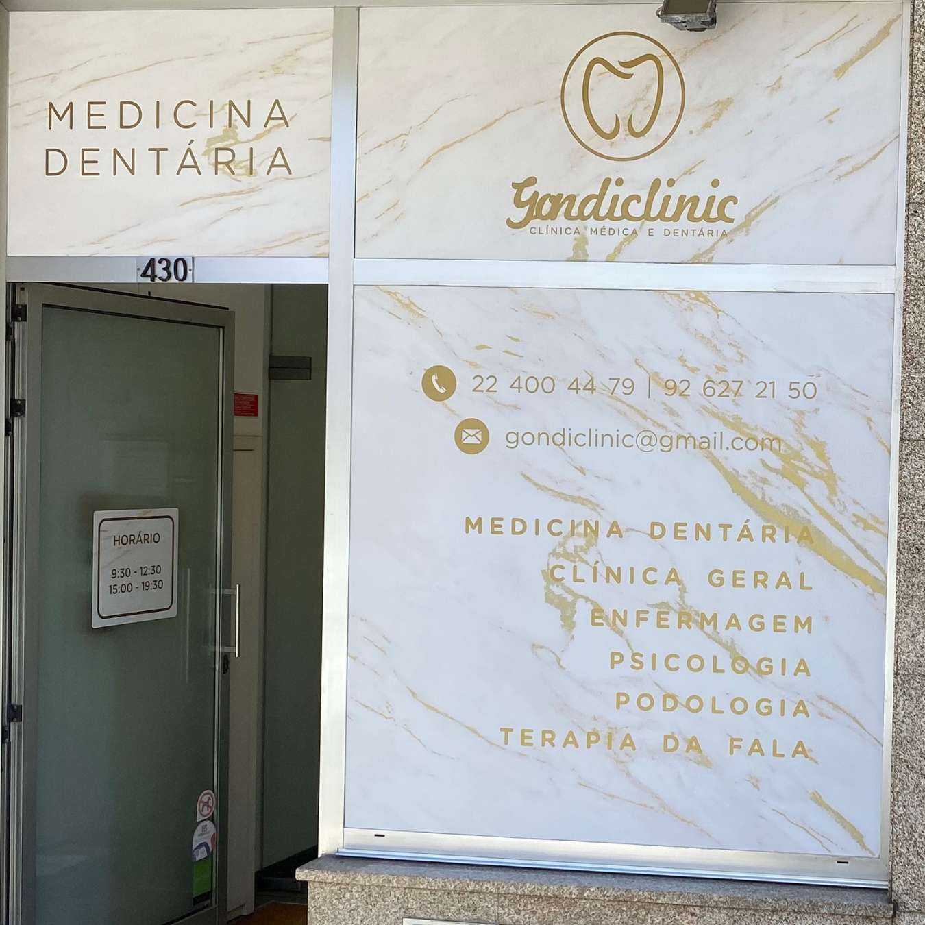 Nova aplicação da identidade Gondiclinic na montra